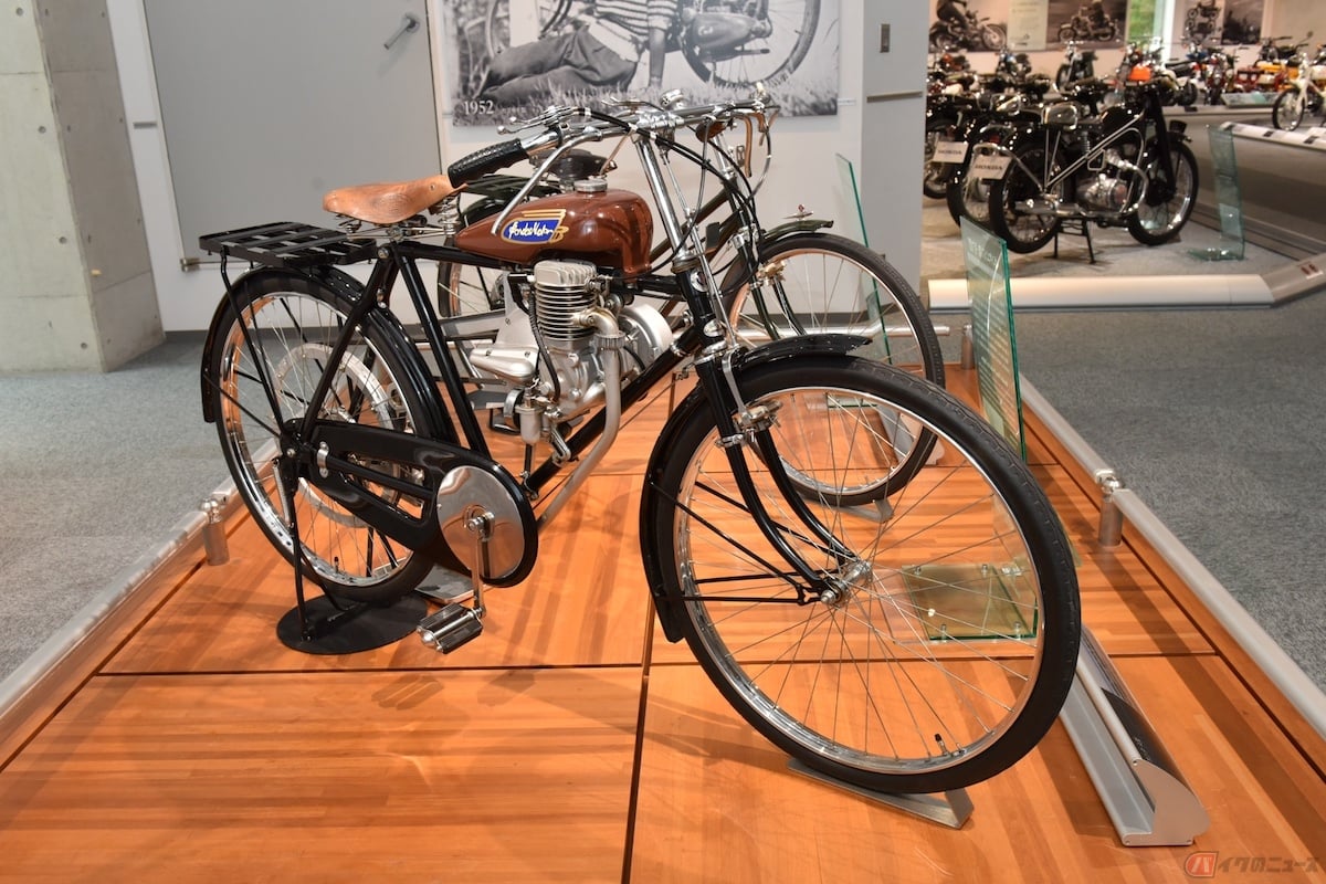 ホンダ初のオリジナル製品となる自転車補助エンジン「ホンダA型」を1947年に発売