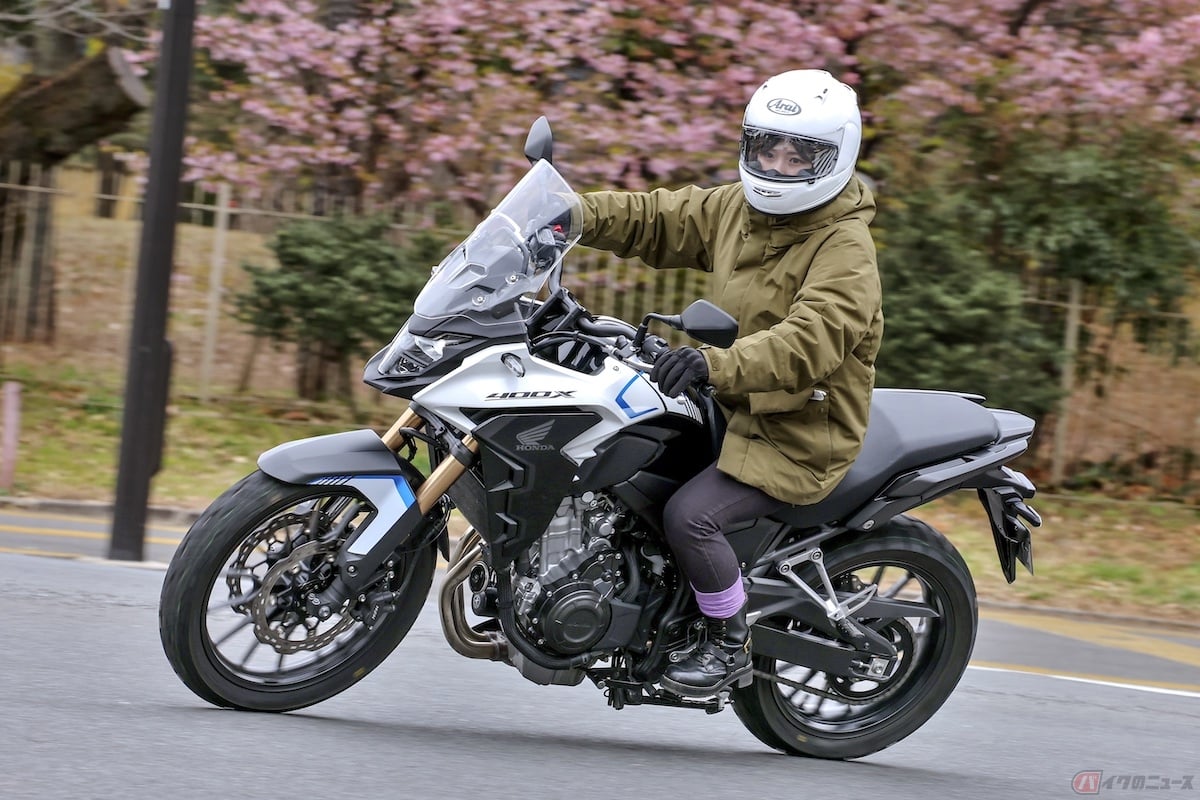 安定した走り出しは、包み込むようにフロントからライダーが守られているように感じる