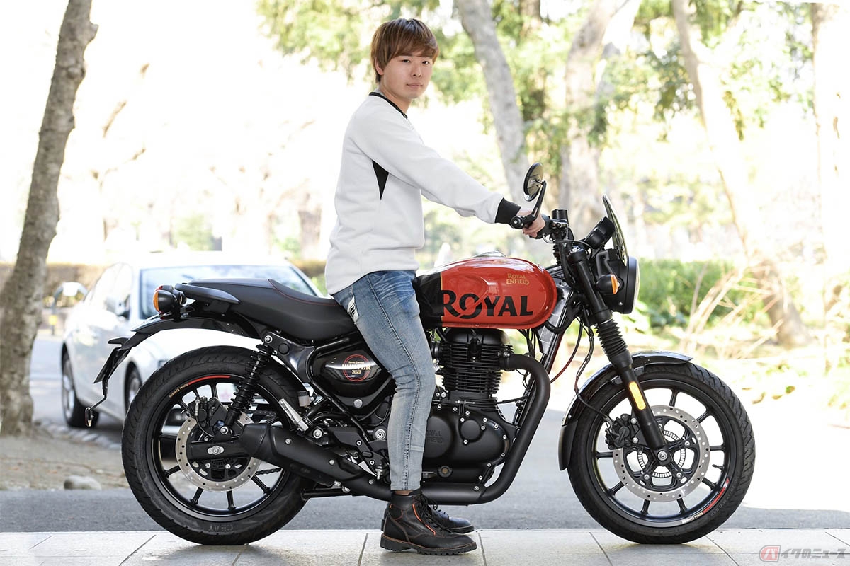 ロイヤルエンフィールド新型「ハンター350」の足つき(身長165㎝)