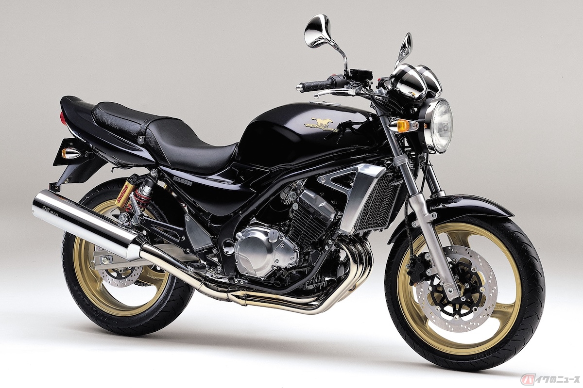 山田裕貴さんは『デメキン』(2017年)ではバリオス2に乗って登場