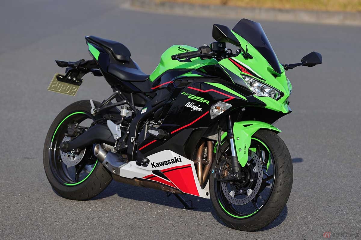 現行モデルの250ccクラスで唯一、並列4気筒エンジンを搭載するカワサキの人気モデル、「Ninja ZX-25R」シリーズ