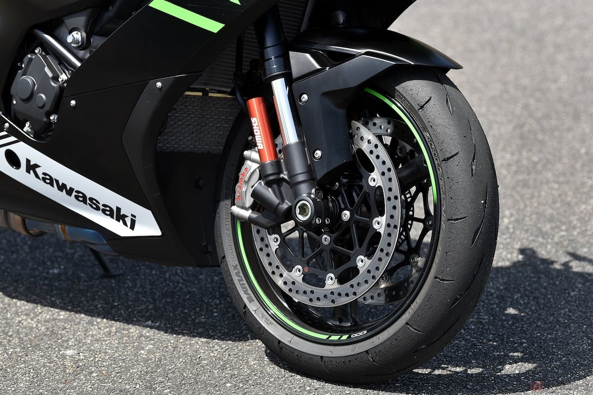 カワサキ「Ninja ZX-10R」(BATTLAX RACING STREET RS11装着)