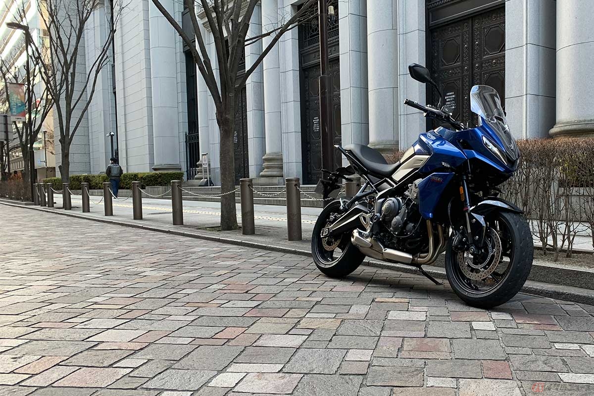 いざ、燃費の実走計測へ。市街地燃費計測では丸の内オフィス街も経由