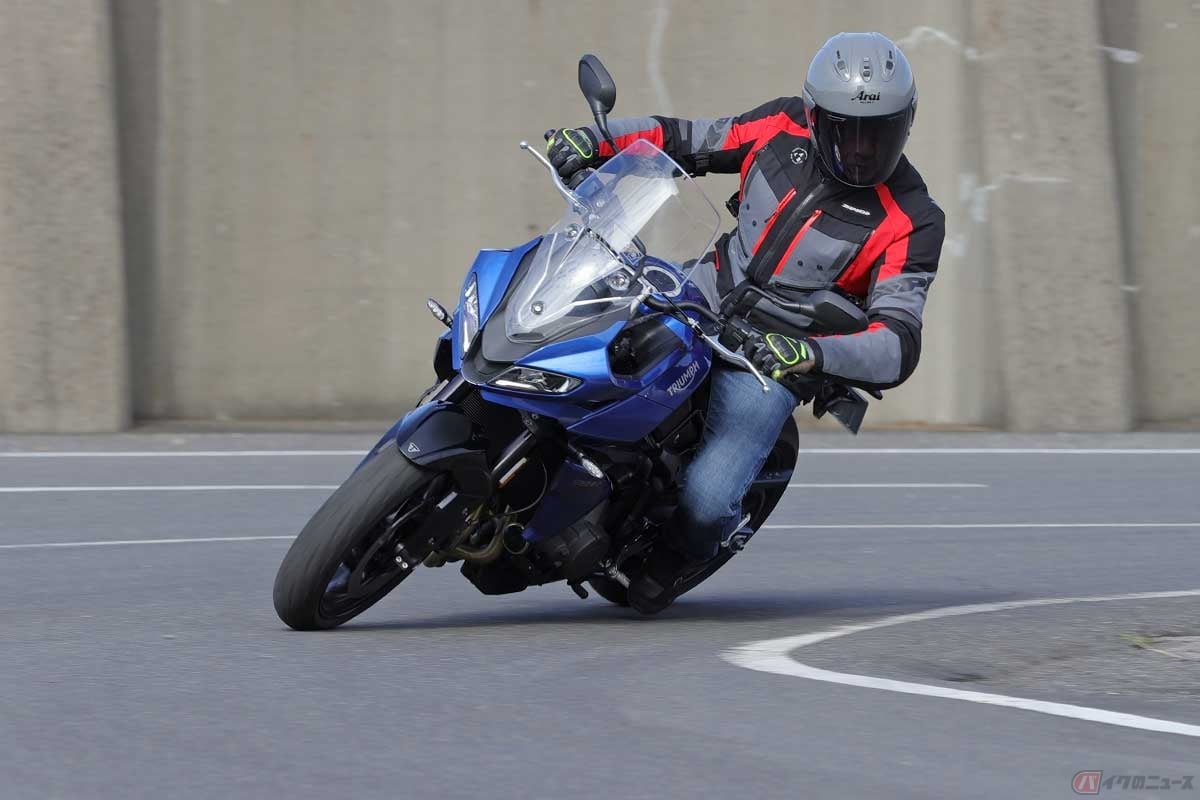 ワインディングでの身のこなしも軽快。快走路の燃費計測では楽しさのあまり我を失いそうになるほど