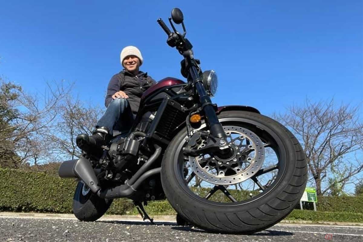 ホンダ「Rebel 1100 DCT」と筆者(木下隆之)