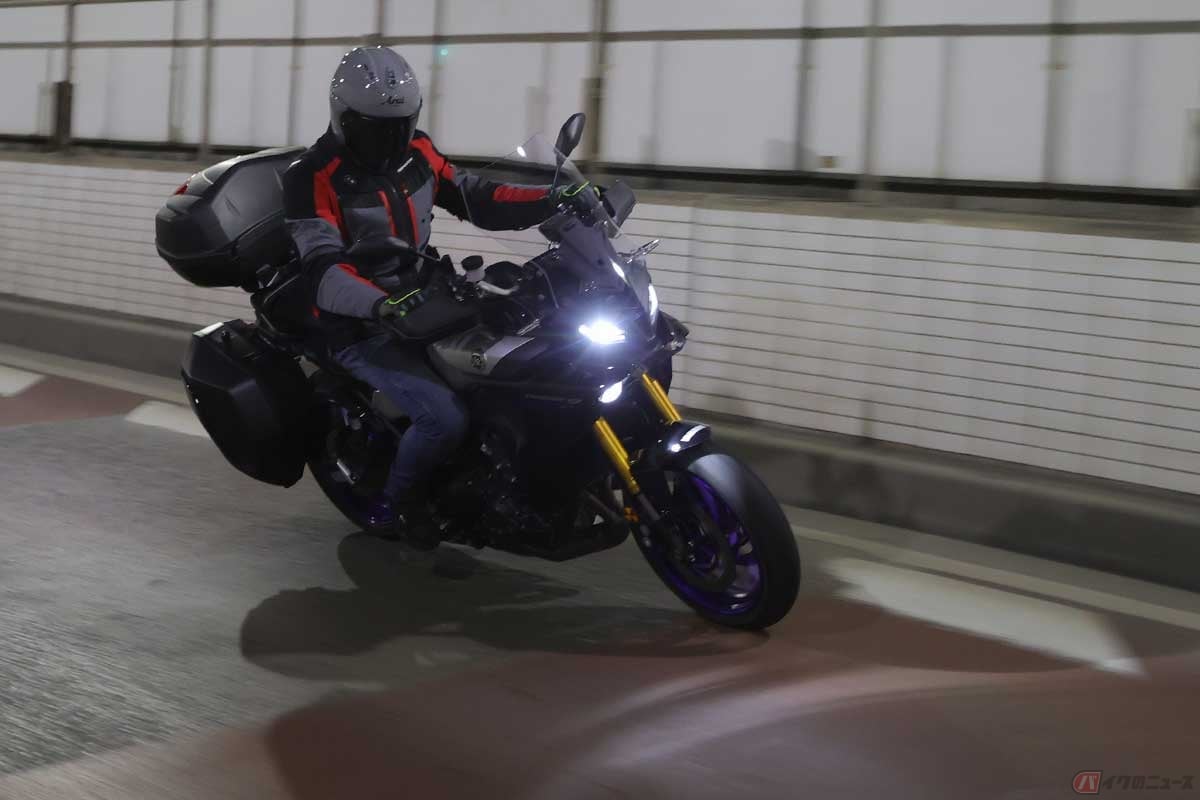 暗いコーナーの先の路面を照らす心強い機能 ヤマハ Tracer9 Gt に採用されるコーナリングランプとは バイクのニュース 暗いコーナーの先の路面を照らす心強い機能 ヤマハ Tracer9 Gt に採用されるコーナリングランプとは バイクのニュース