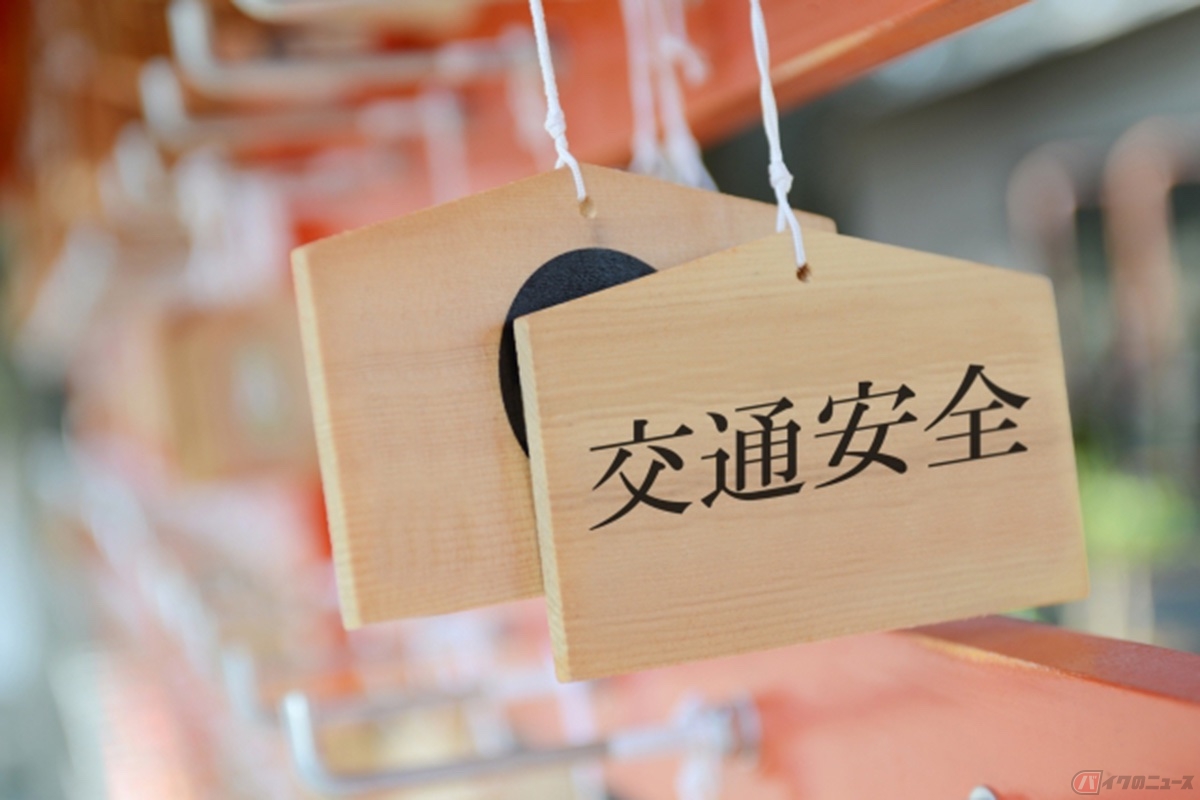 バイク神社で販売されている様々な絵馬のイメージ