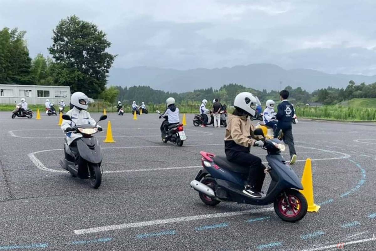 原付(1種)の学科試験、講習も学校内でできる(提供/矢部高校)