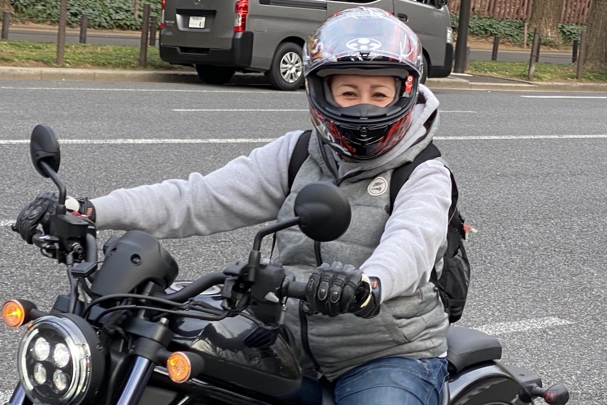 ハンドルにボタンがたくさん付いていて操作方法が乗り始めはわかりにくい面もある