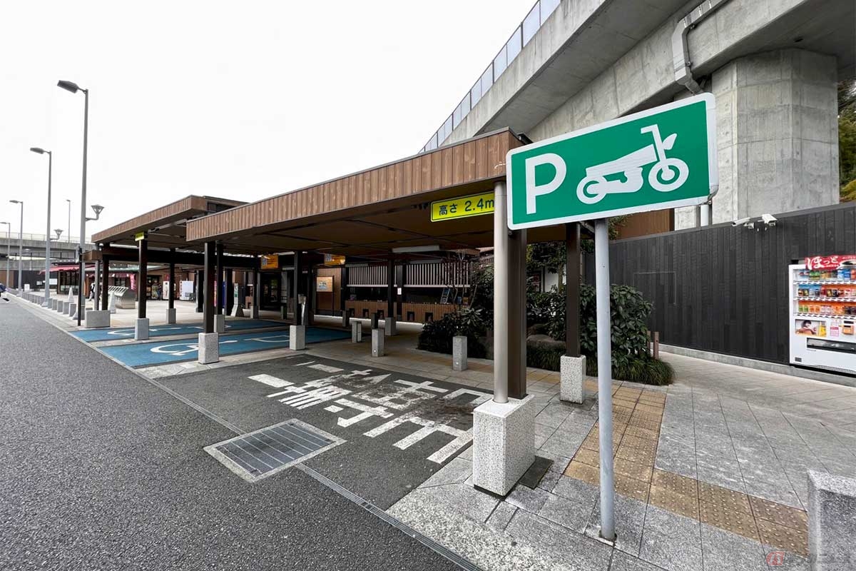 施設自体は広くはないものの、2輪専用の駐車スペースはしっかりと確保されているので安心