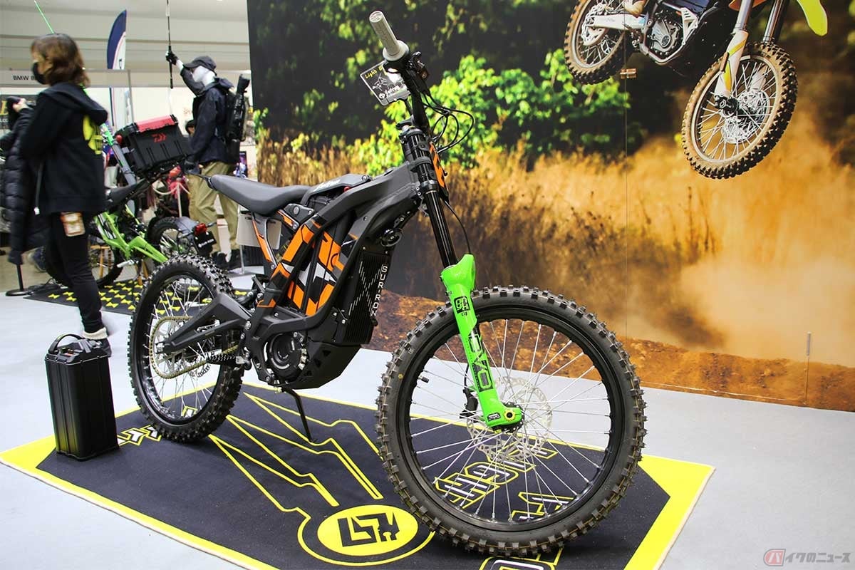 「第49回東京モーターサイクルショー」に展示されたサーロンの電動モトクロッサー「Light Bee X Pro」(参考出品)