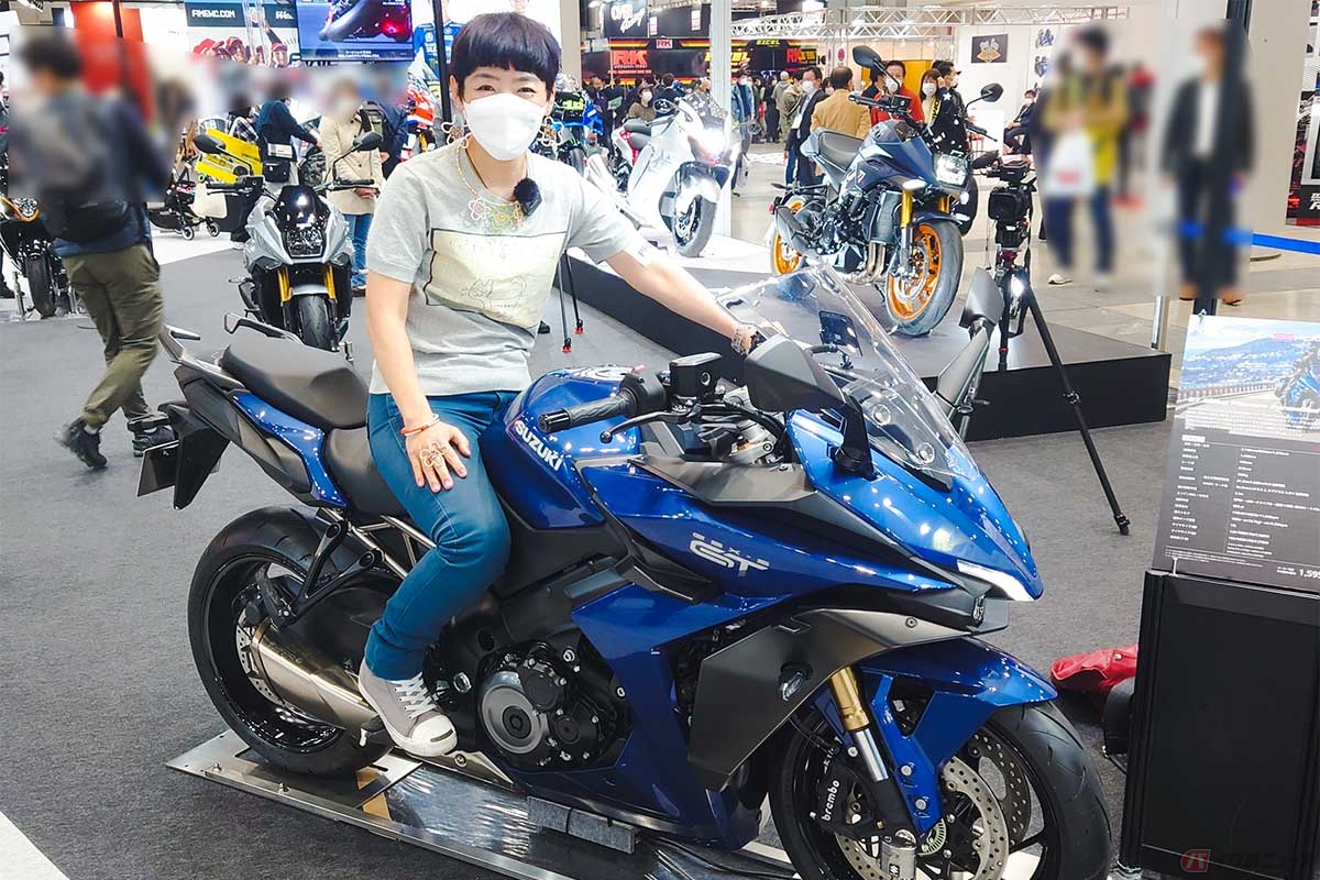 3年ぶりの開催となったモーターサイクルショーに足を運ぶ筆者(小林ゆき)。初開催となる名古屋モーターサイクルショーにも期待