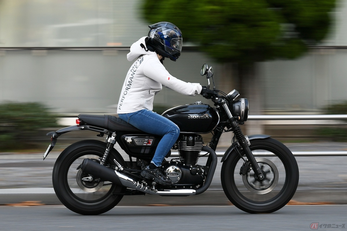 単気筒は、低回転時(走り出し・低速時)から高回転時までトルクが一定(ホンダGB350S)