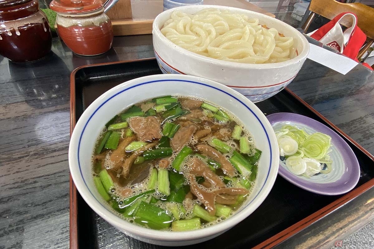 岸田彩美さんおすすめのうどん屋「うどん房わらく」の“もつ汁うどん”