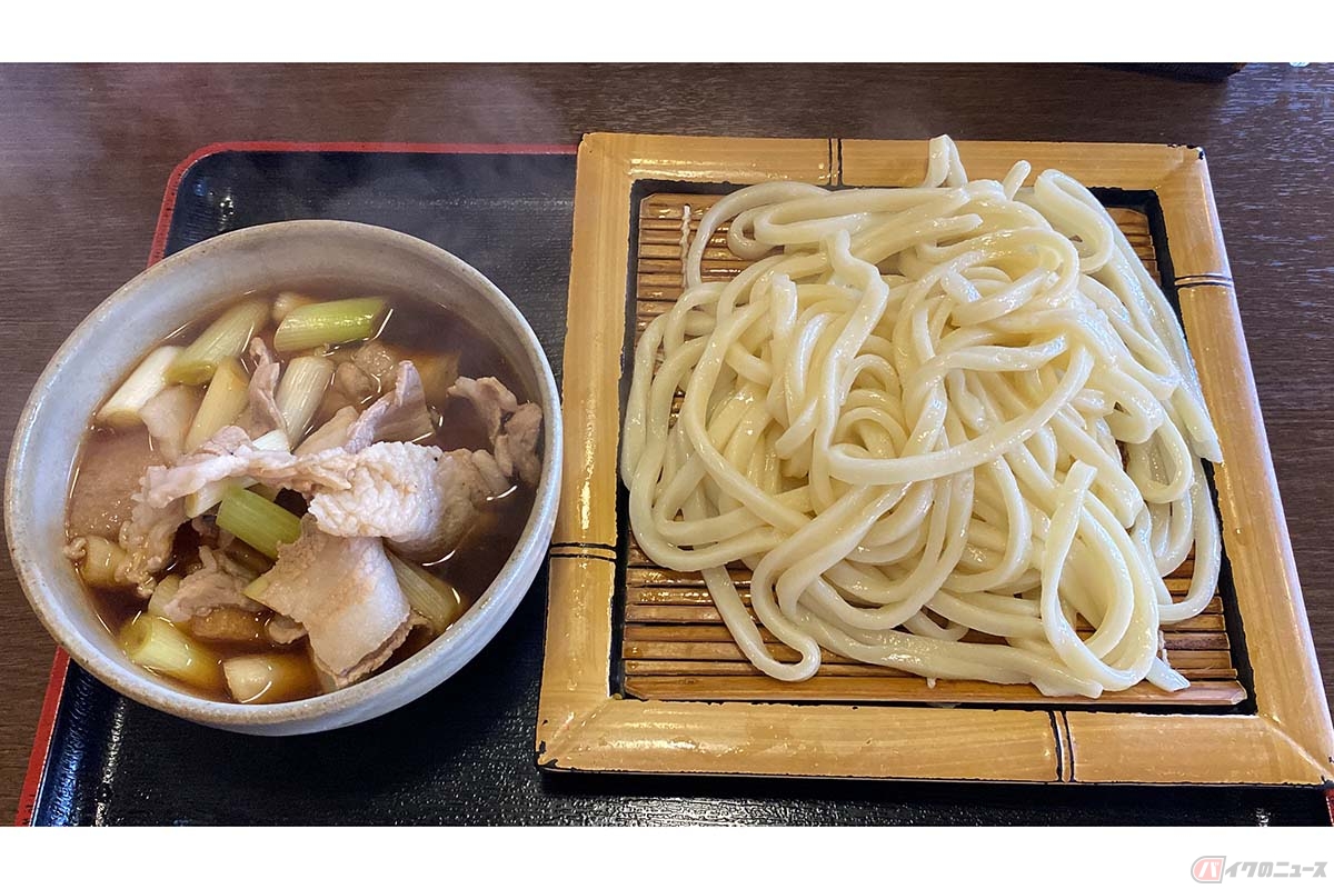 「田舎っぺうどん」や「藤店うどん」で提供されている“肉汁うどん”