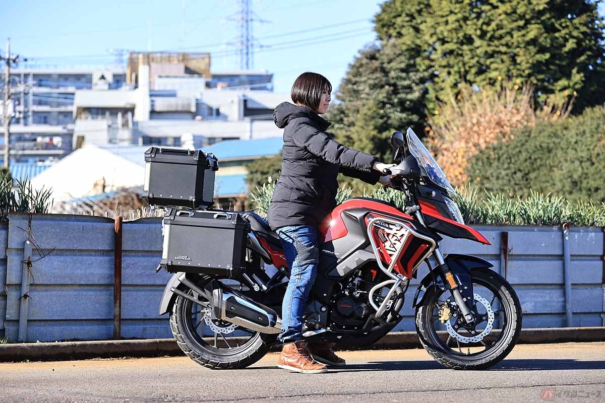 ホンダ「CB190X」の足つき(身長165cm)