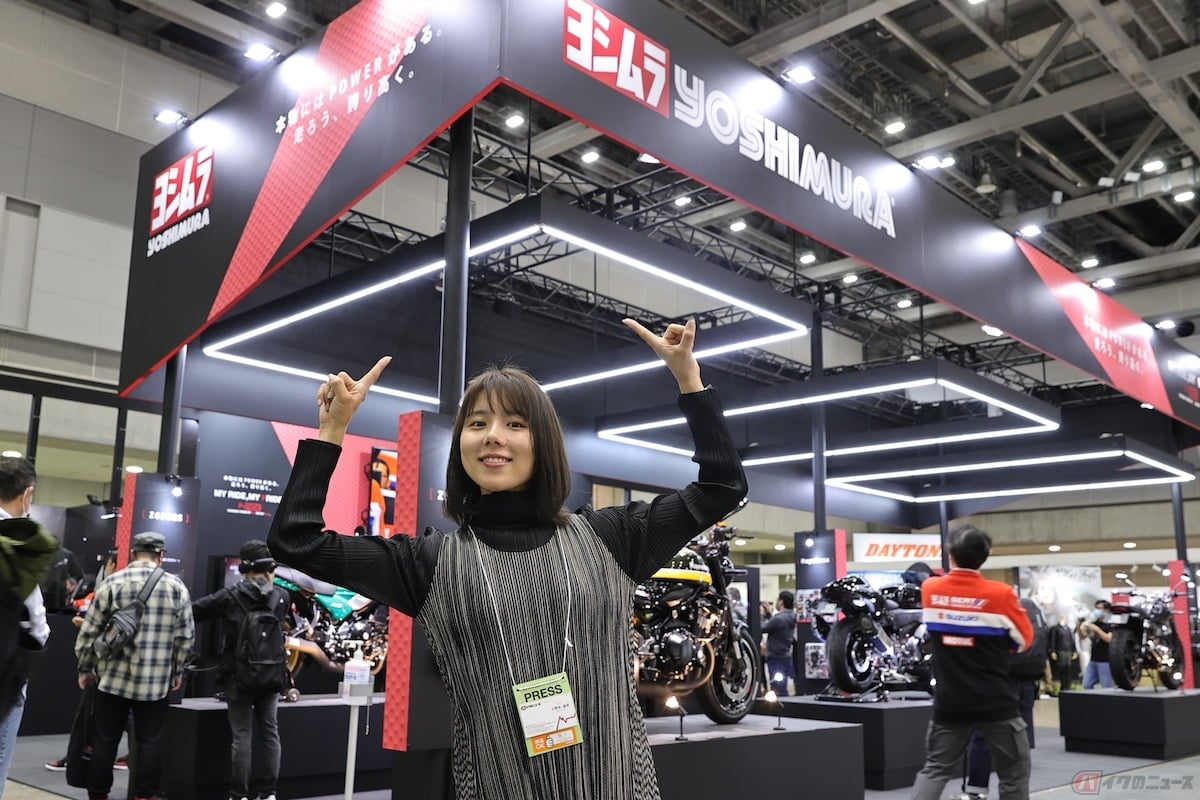 『ヨシムラ』ブースでヨシムラが製造するマフラーのこだわりについて聞いた