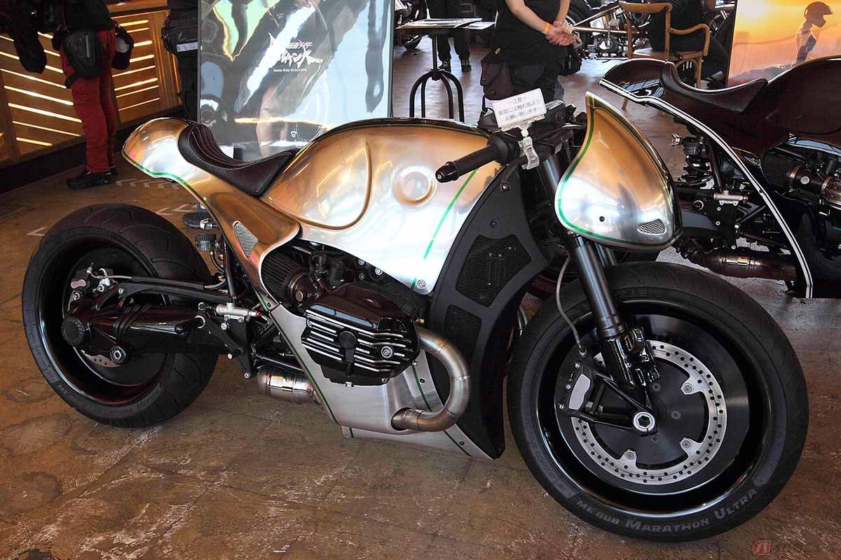 あたかもメーカーのコンセプトバイクのようなムードを放つ部分もチェリーズのマシンの評価すべきポイント。シャドームーンカラーに塗り上げられた“ロードセクター”も、ご覧のとおりの高い完成度を見せています