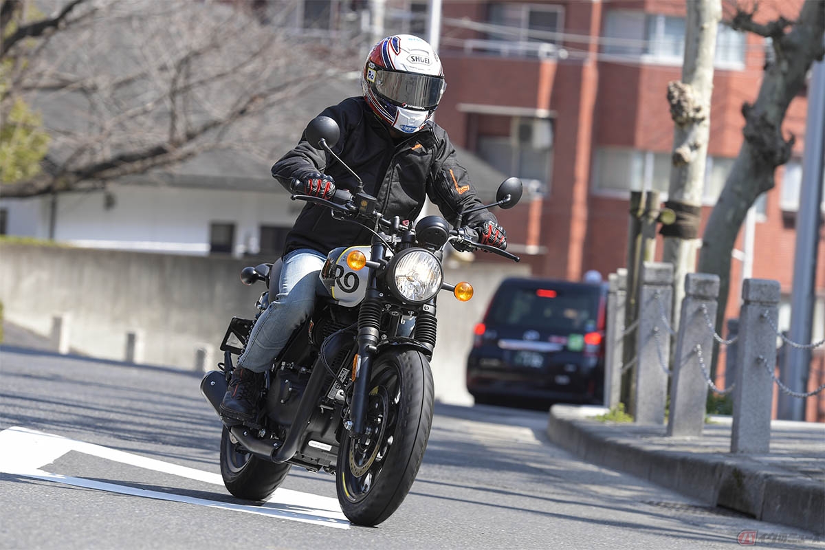 ロイヤルエンフィールド新型「ハンター350 Rebelブラック」の走りを楽しむ石塚健選手