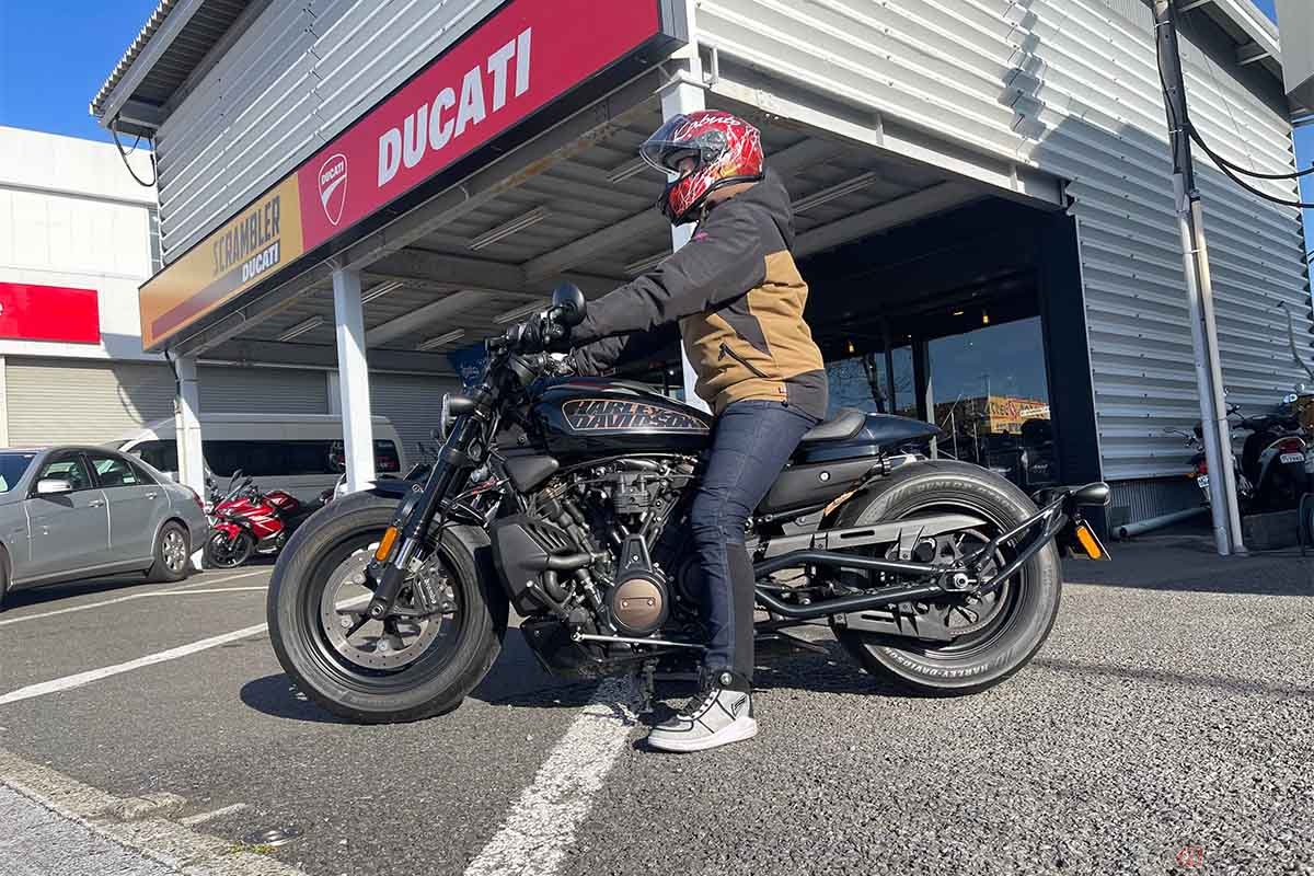 ハーレーダビッドソン「スポーツスターS」の足つき(身長170㎝)