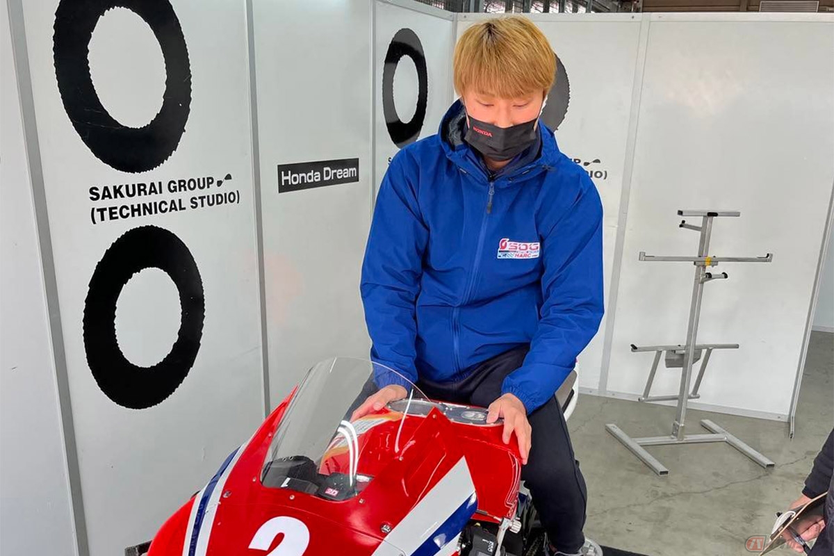 Honda Dream RT SAKURAI HONDAのピットに呼ばれた國井勇輝選手