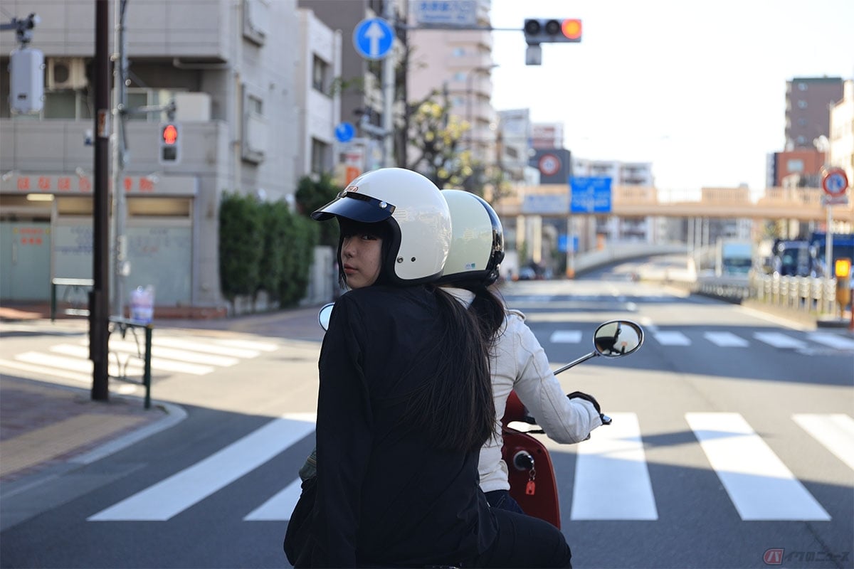 タンデムの同乗者が運転者に迷惑をかけて周囲に危険を及ぼした場合は運転者の違反となる