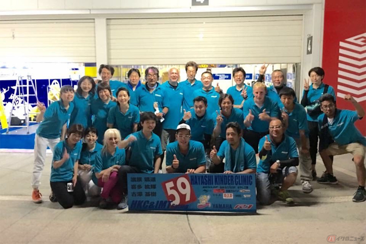 鈴鹿8耐に初参戦した濱原颯道(はまはらそーどー)選手とチームメンバー
