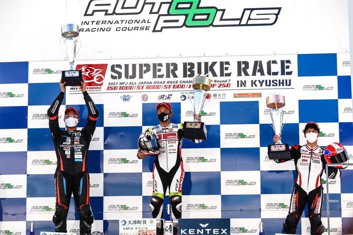 全日本ロードレース選手権で表彰台に乗る濱原颯道(はまはらそーどー)選手