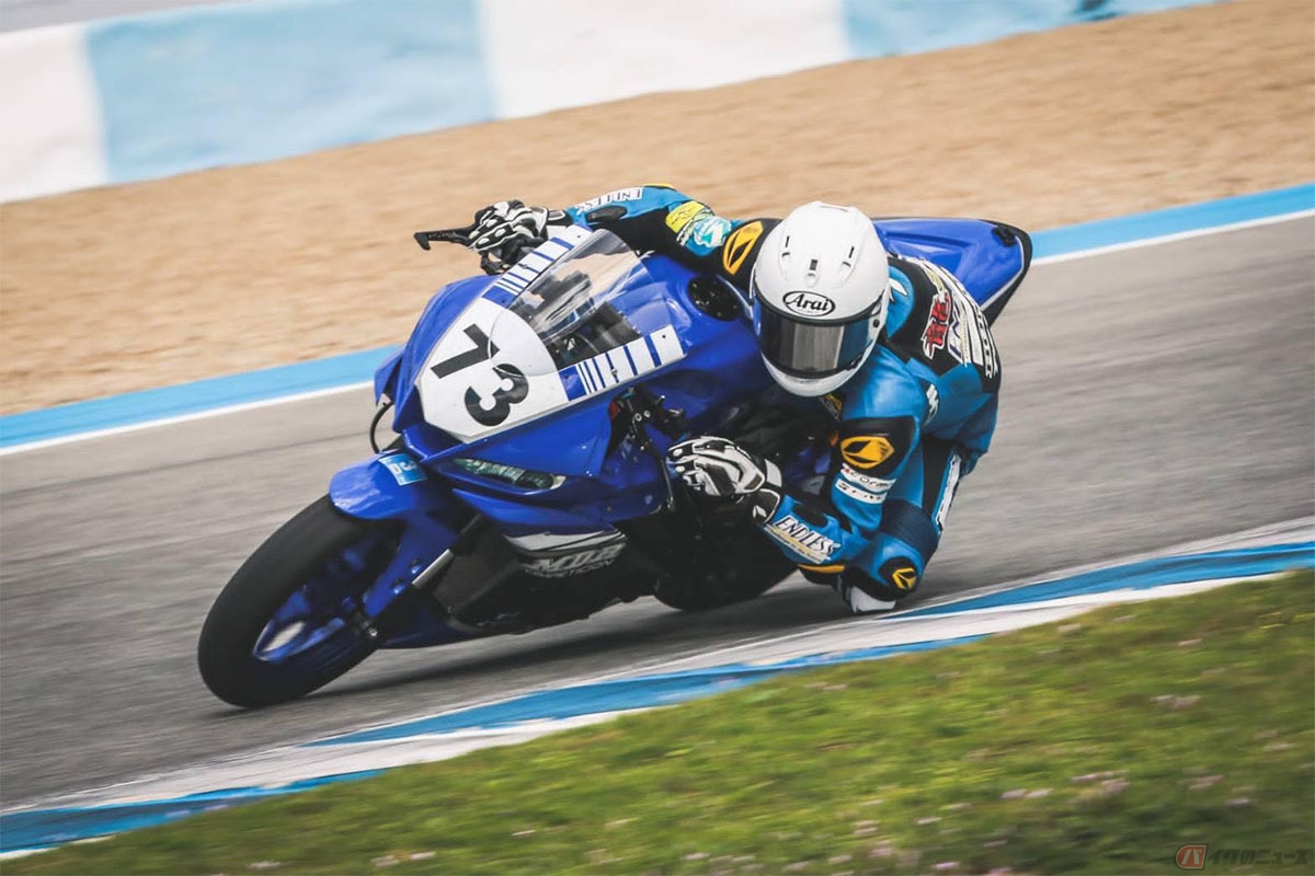 ESBK（スペインスーパーバイク選手権）の事前テストでへレスサーキットを走る中村龍之介選手