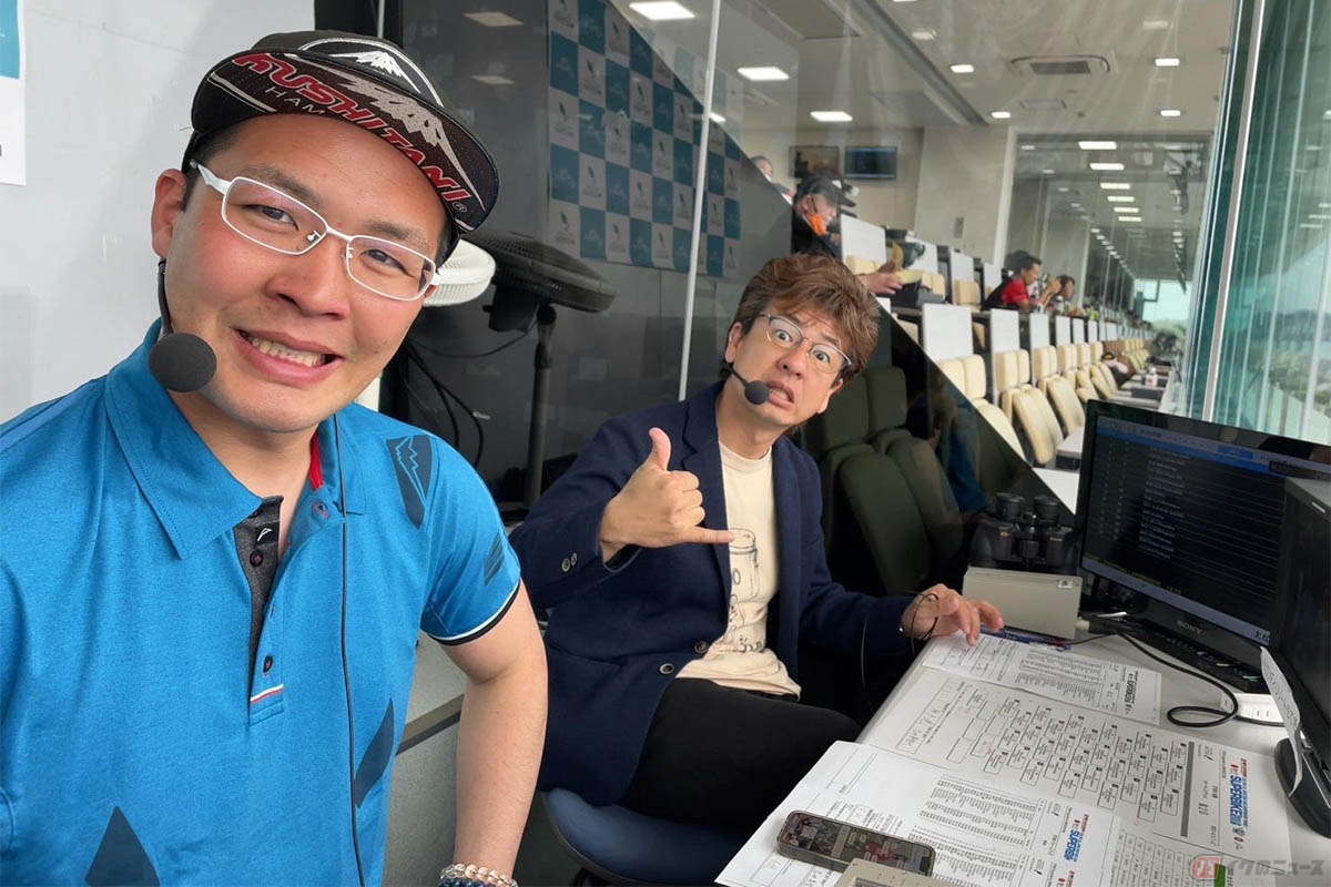 全日本ロードレース選手権ST600クラス開幕戦の解説に初挑戦する濱原颯道選手とベテラン実況のMCシモさん