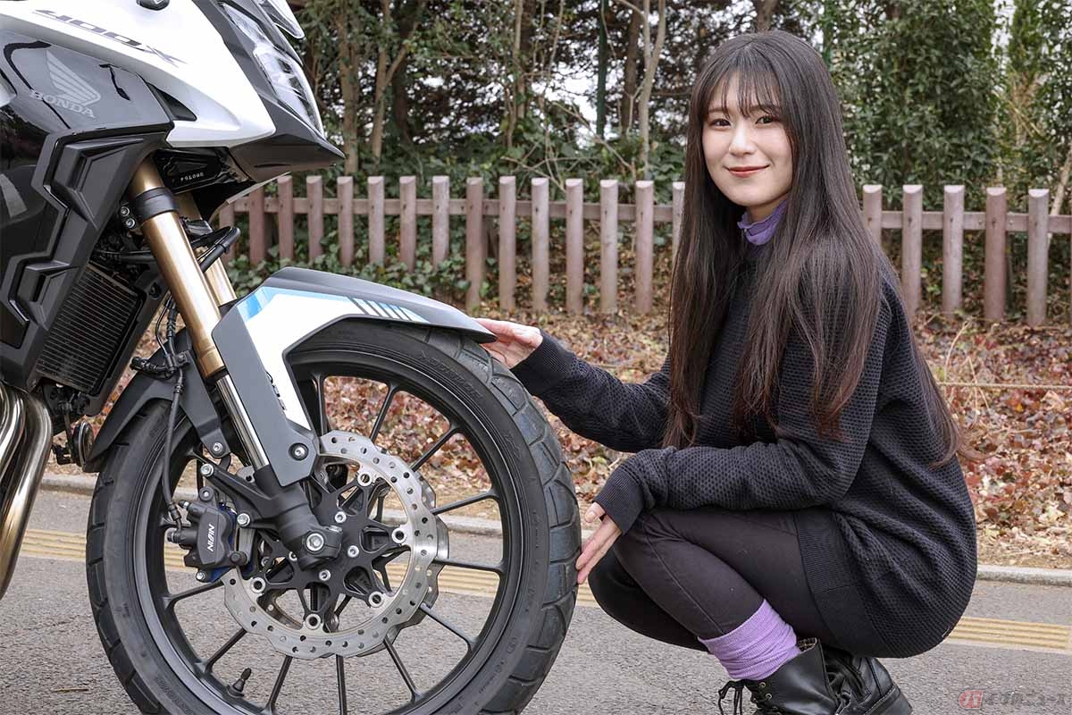 バイク用ディスクブレーキのディスクには穴が開いている