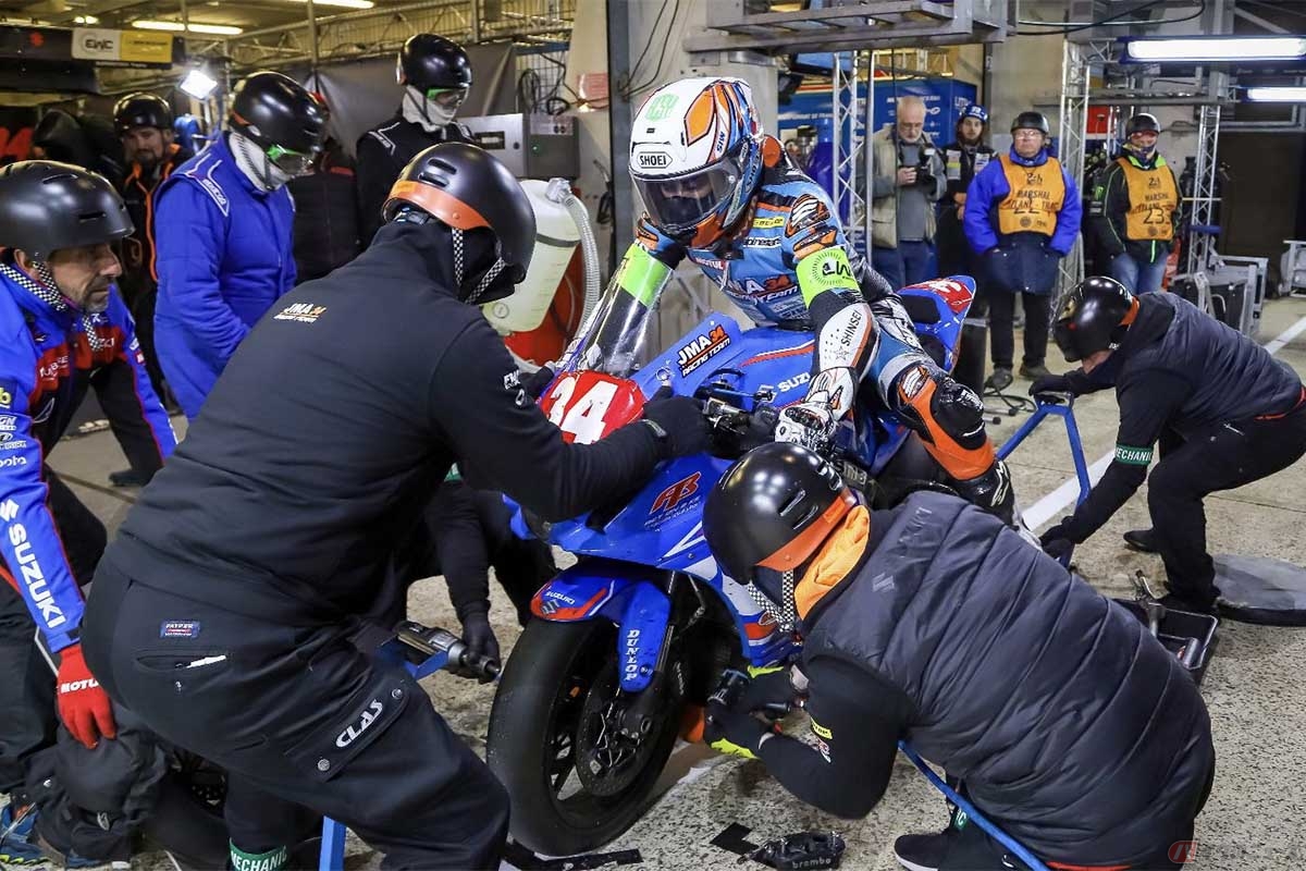 ル・マン24時間の決勝をライダーイエローとして走行する石塚健選手