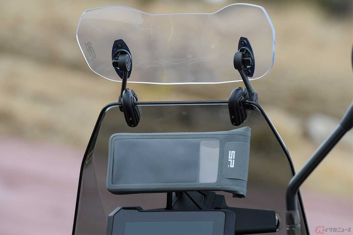 スマートフォンスリーブ(スモール):4057円、GPSブラケット:7982円、スマートフォンアダプター:5401円