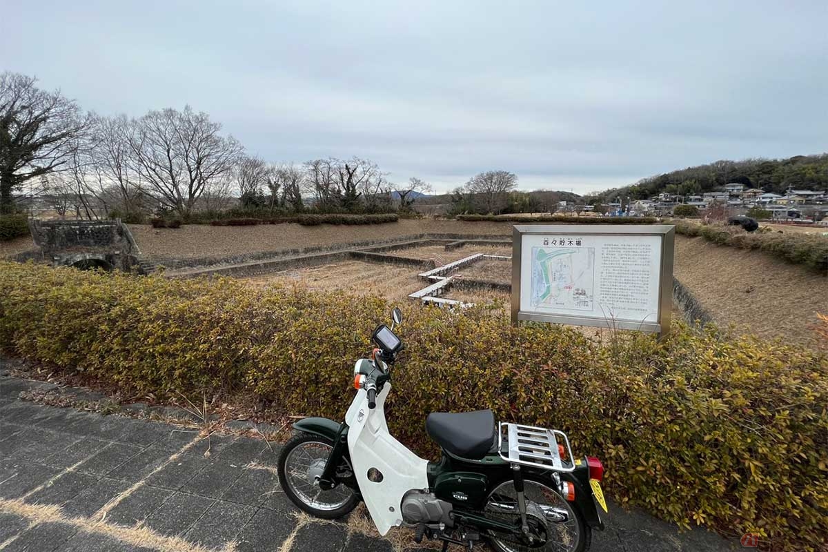 親子連れで賑わっていた「扶桑公園」に隣接している「百々貯木場」跡。駐車場があるわけではないので邪魔にならない場所にバイクを停めて見に行った