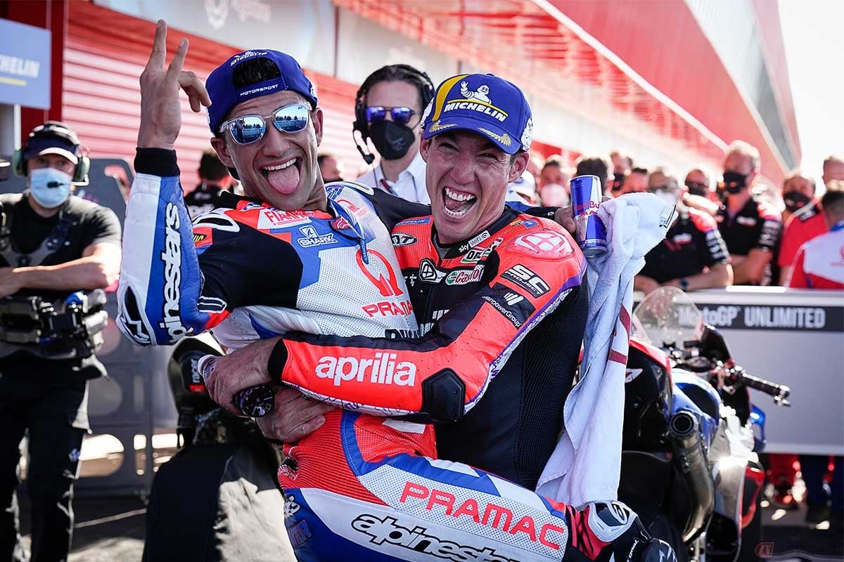 アプリリアのアレイシ・エスパルガロ選手(右)にとっては初優勝。ドゥカティのマルティン選手(左)にとっては今季初の表彰台