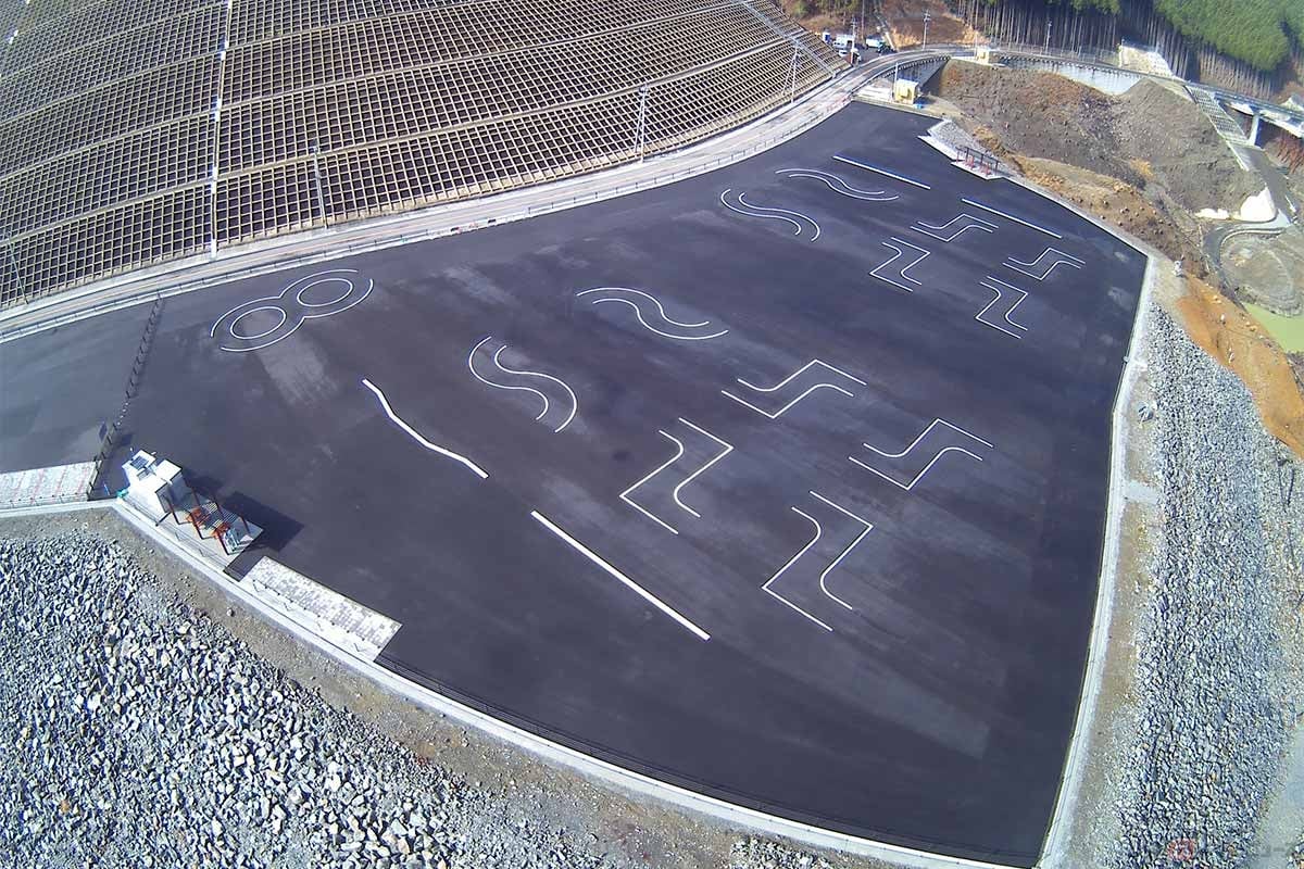 間もなくオープン予定の「小石原川ダムふれあい公園」。写真上側に新しくできた国道500号が走っている(写真提供/朝倉市)