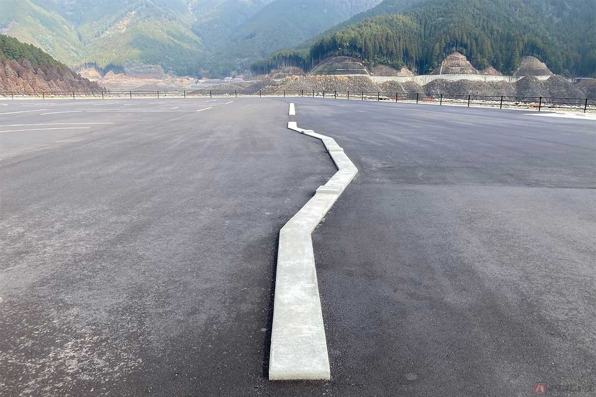 S字やクランク、一本橋、段差付のスネーク一本橋、8の字など練習コースを常設(写真提供/朝倉市)