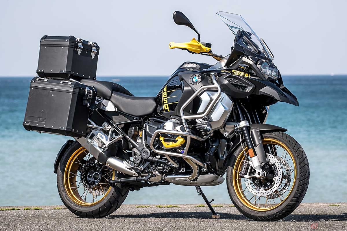 アドベンチャーバイクの代表格、BMW Motorrad「R 1250 GS Adventure」(GSシリーズ40周年記念モデル)。2段階で高さ調整可能なシート高は850mmと870mm