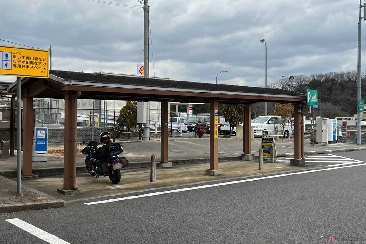 広々としたSAには2輪専用の駐車スペースも完備されている