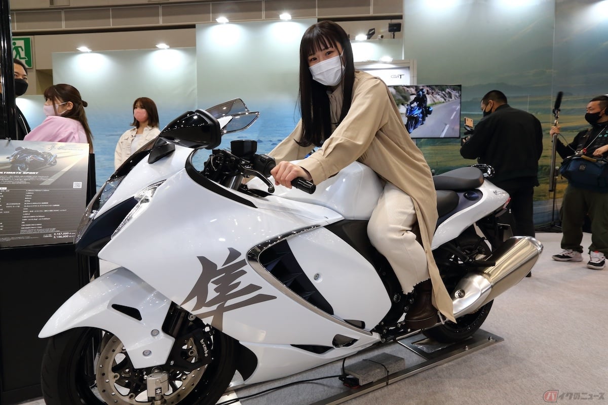 ホワイトカラーの「Hayabusa」に跨ったよ