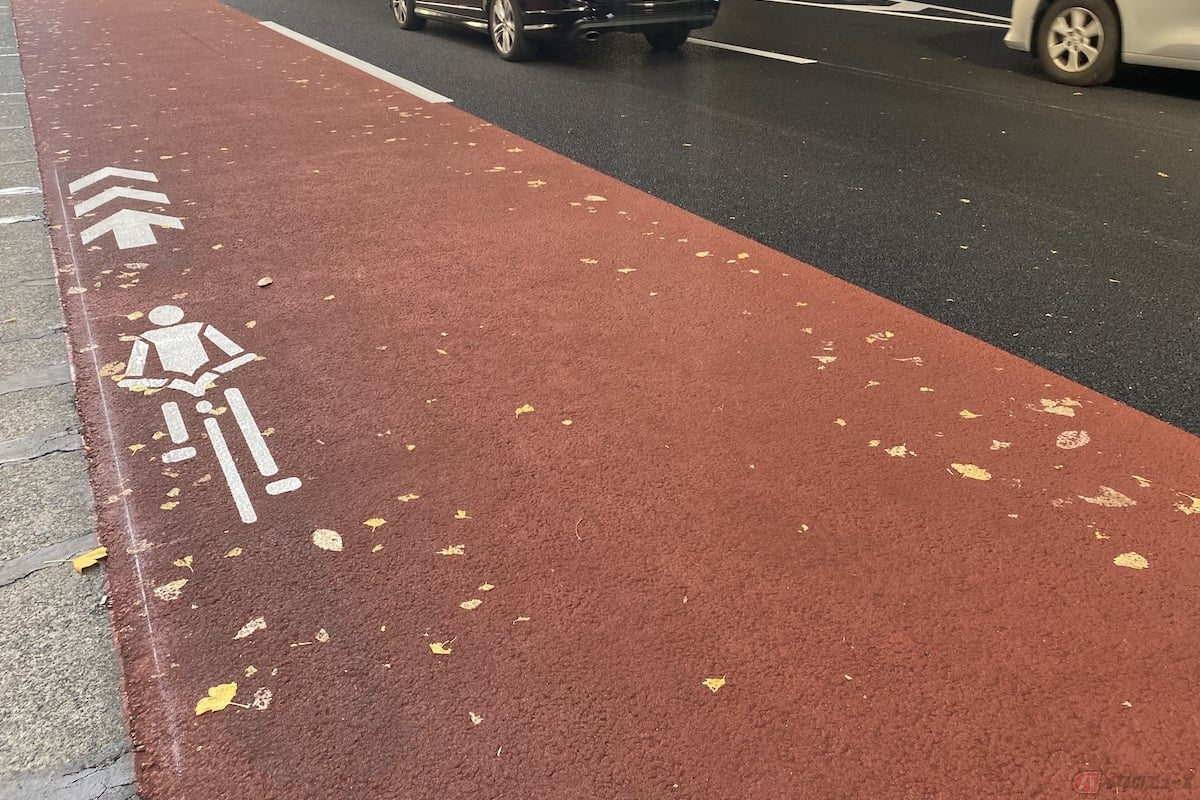 カラー舗装された道路