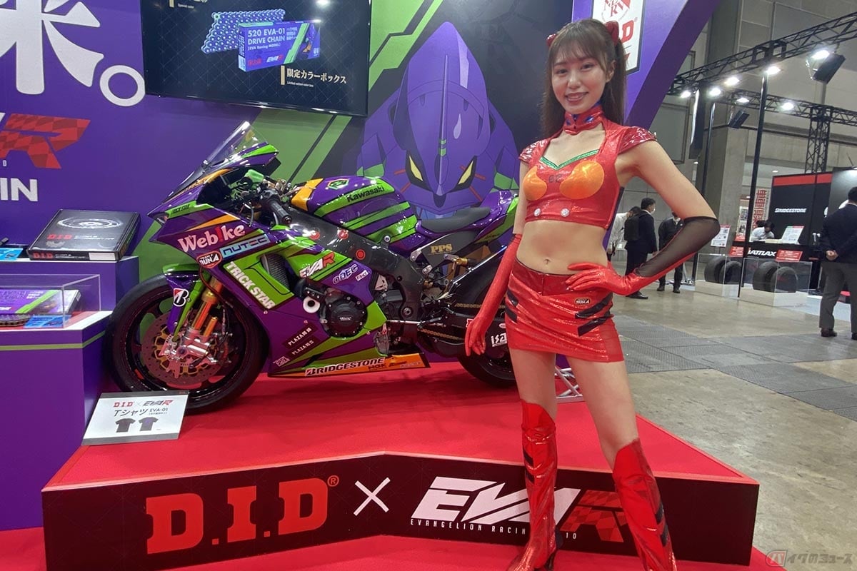 マスクの着用が個人の判断にゆだねられることとなり、ブースを彩るコンパニオンやMCもマスク非着用での対応が見られました