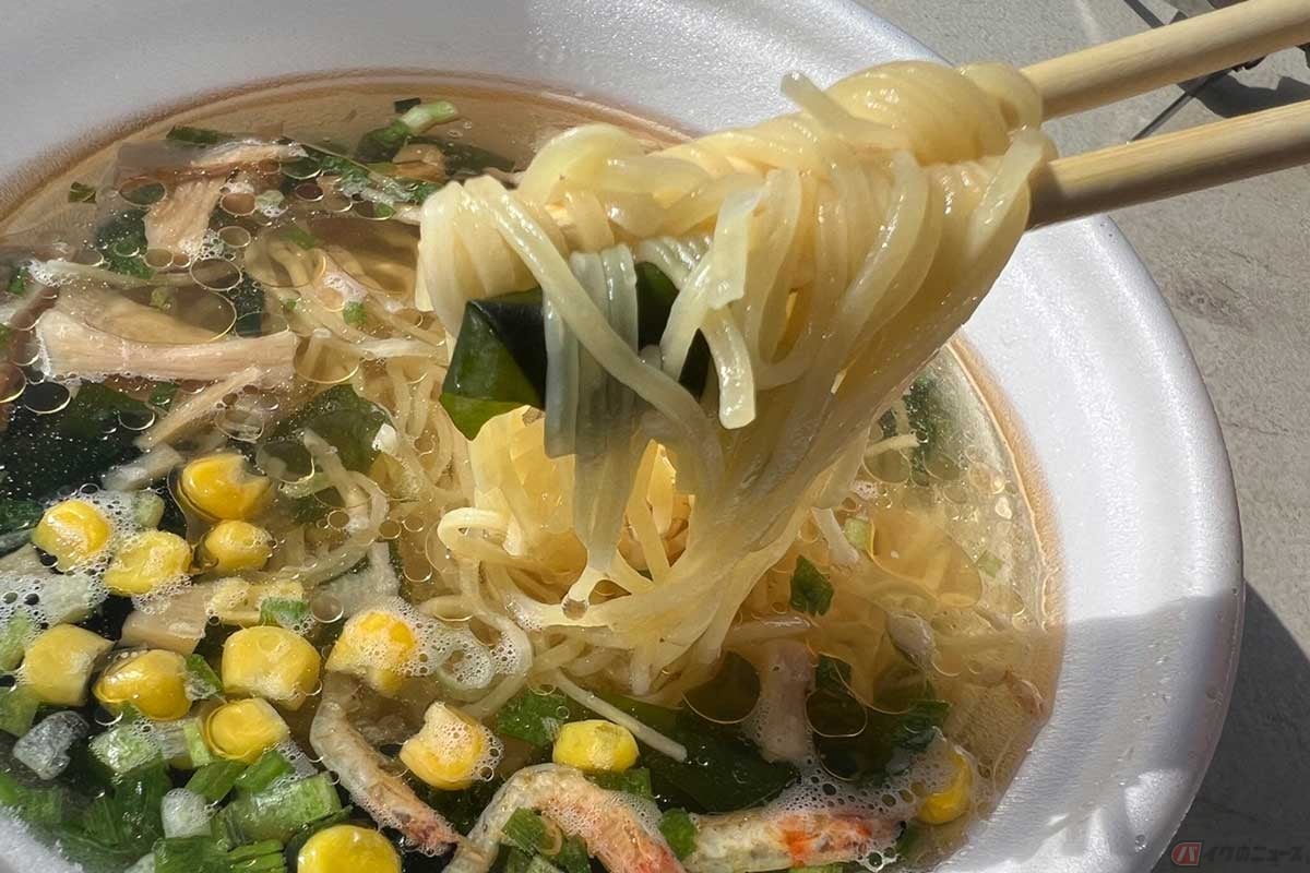 スッキリとした味わいで食べやすい。細い麺と塩味のスープに、桜えびの旨味が良く合っていた