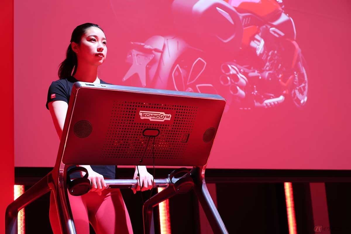 ドゥカティ新型「DIAVEL V4」と「Technogym(テクノジム)」とのコラボレーション