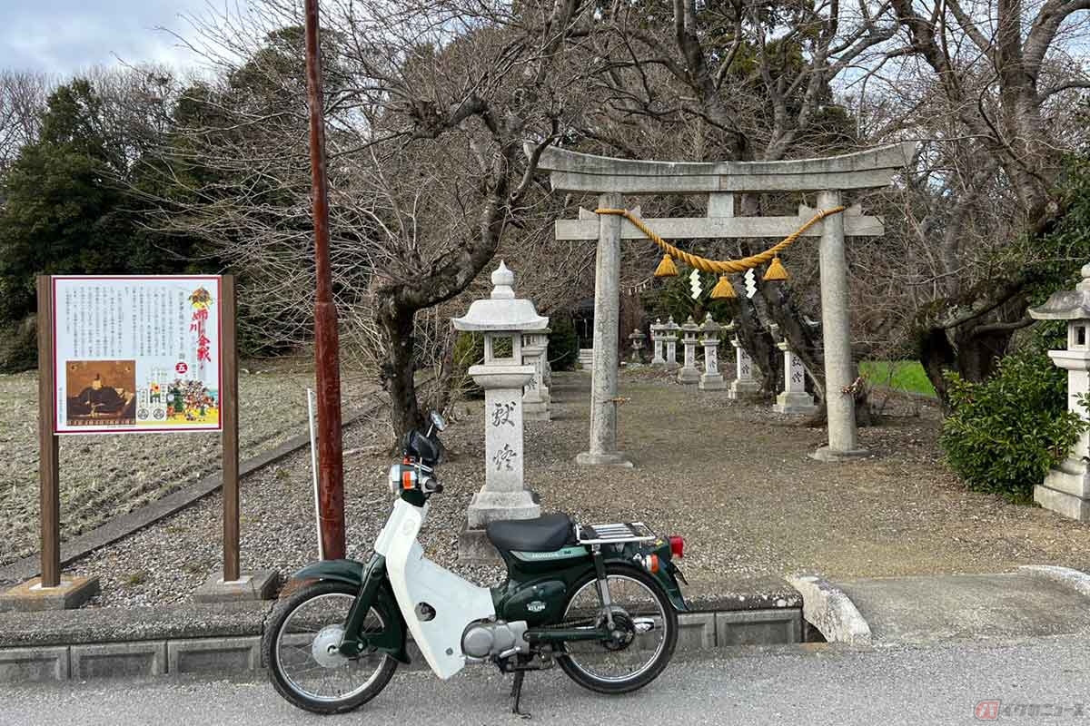 家康が陣を敷いた山は元々「岡山」と呼ばれていたが、戦に勝ったことに因み、「勝山(かつやま)」と呼ばれるようになったとか