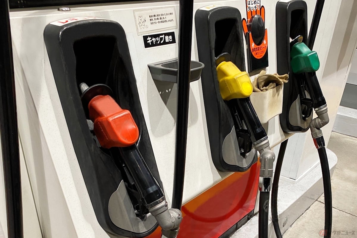 セルフの場合は、ガソリンスタンド店員の助けを借りるのもひとつの方法
