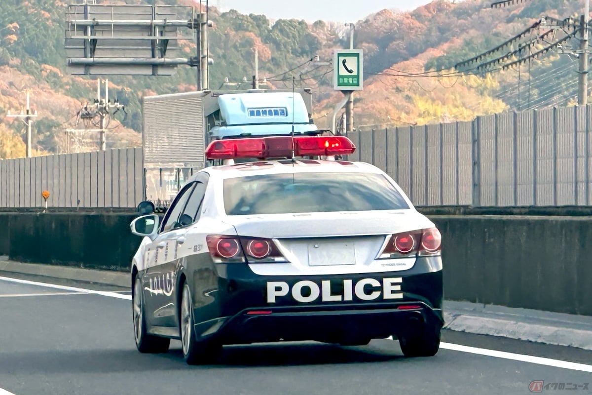 何メートル、何秒追い越し車線を走行したから違反になるとは明記されていない
