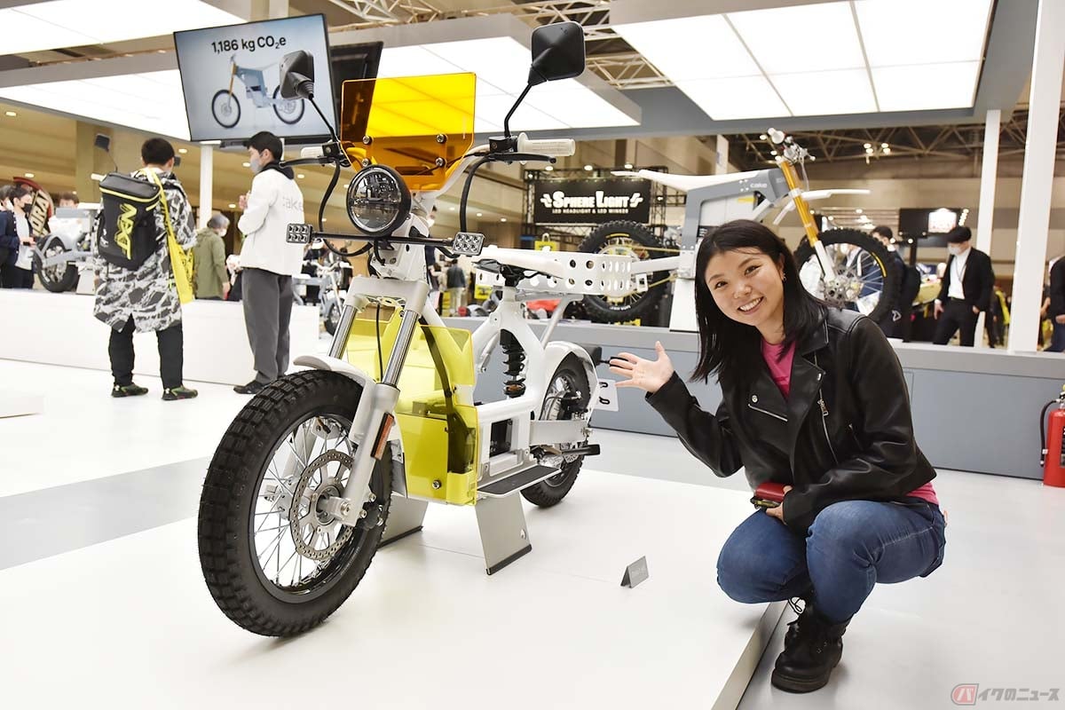 東京モーターサイクルショーのCAKEブースに展示された電動バイク「Makka(マッカ)」