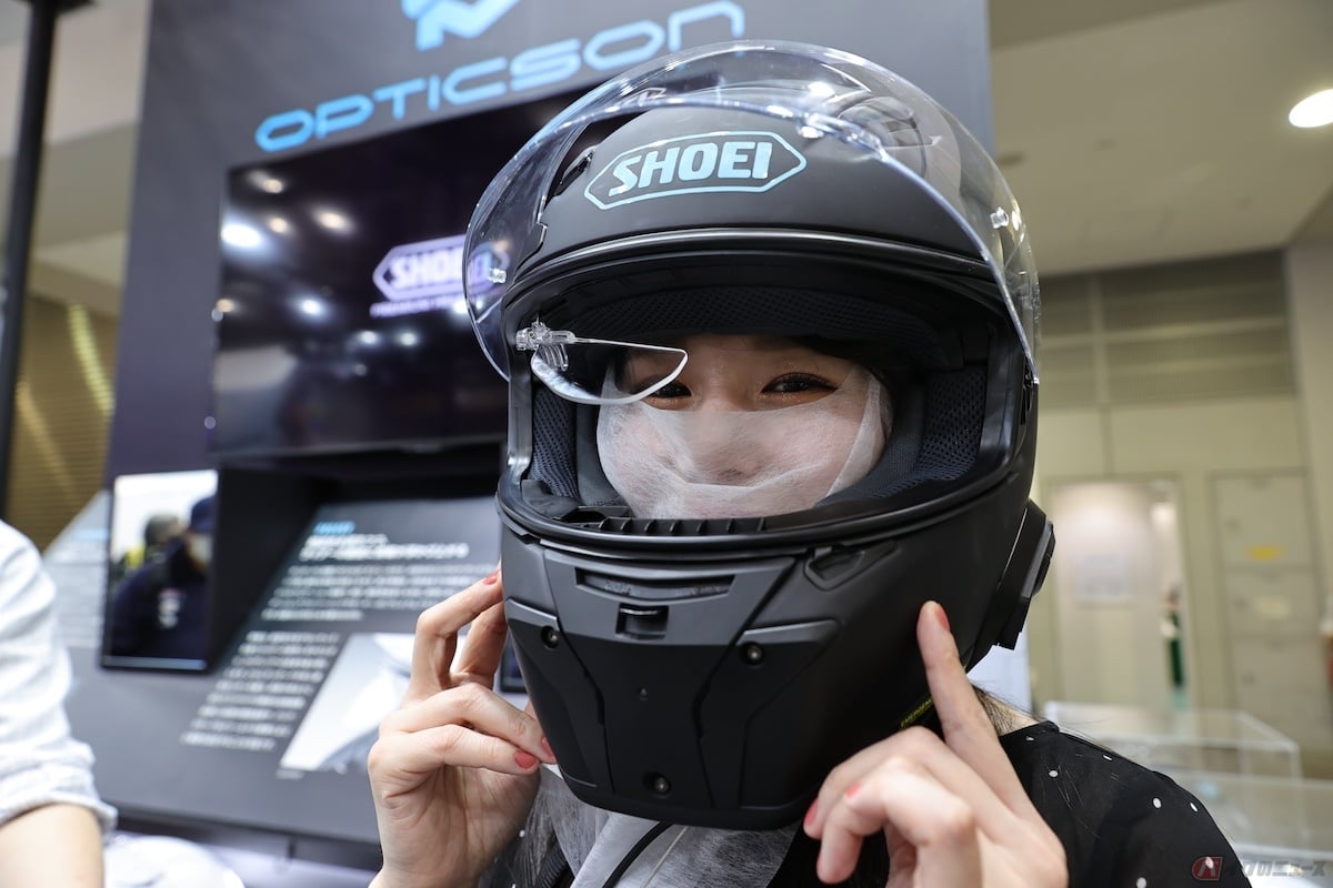 HUDユニット内蔵モデルのOPTICSON(オプティクソン)
