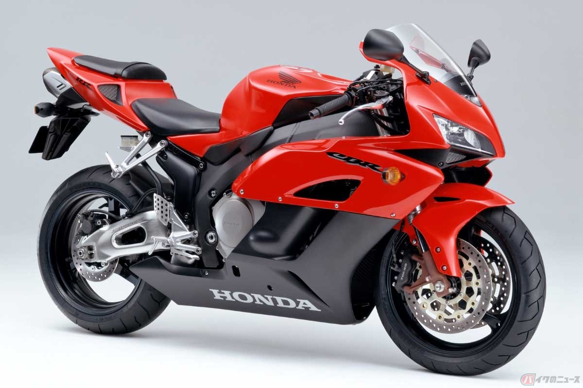 ホンダ「CBR1000RR」（2004年）車両重量：210kg／乾燥重量：181kg